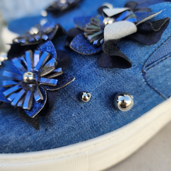 PLATFORM SNEAKERS SIZE 9 JEAN MATERIAL FLOWER DESIGN BY REACTION KENNETH COLE - Picture 3 of 4